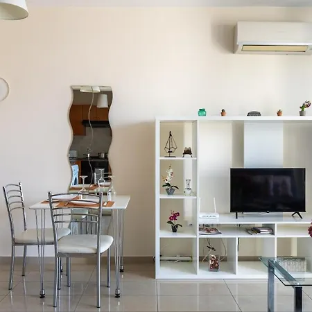 Glade - 1 Bedroom W Balcony In * Larnaca