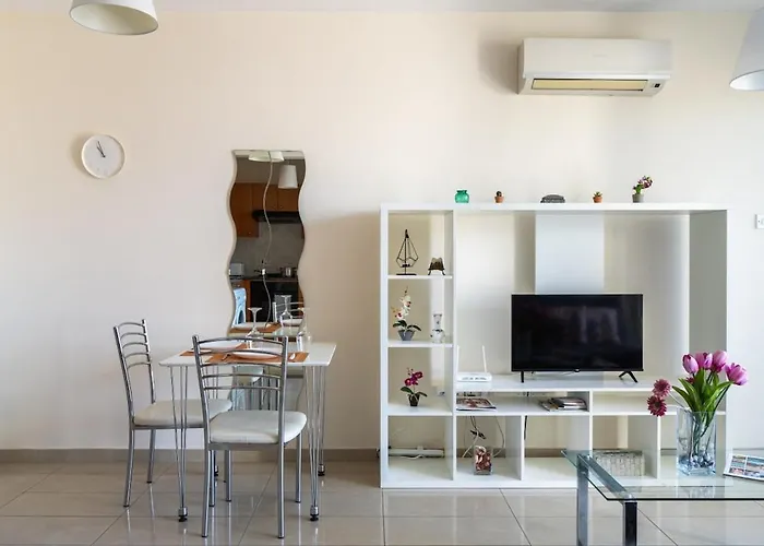 Glade - 1 Bedroom W Balcony In * Larnaca